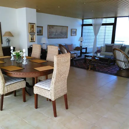Beachfront Penthouse アパート