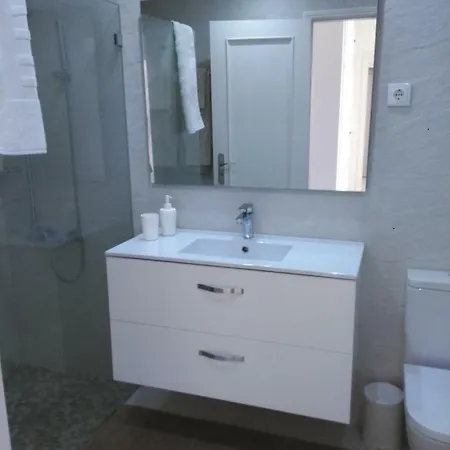 Beachfront Penthouse アパート ミンデロ